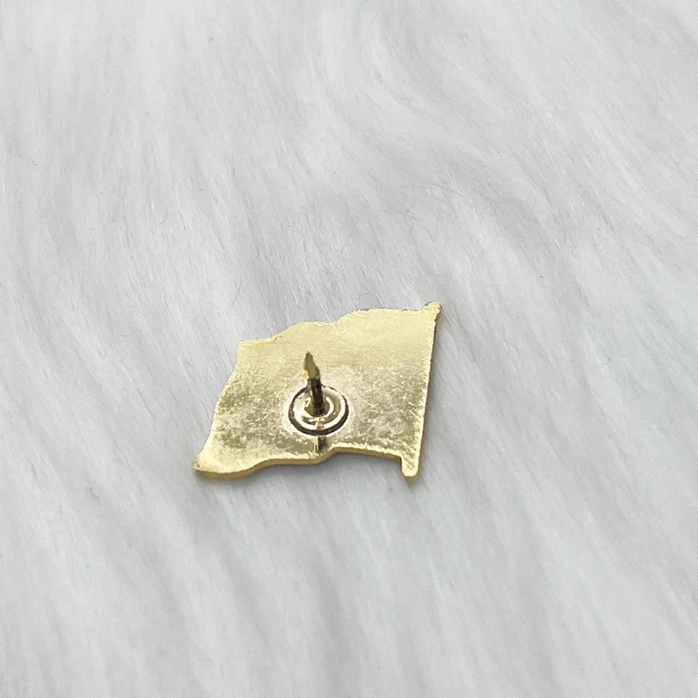 🔮‎ 5/$25 Vintage Finland Flag Pin